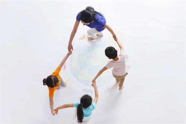 別讓盲卡盲盒“收割”孩子，關(guān)聯(lián)企業(yè)戰(zhàn)略怎么看？